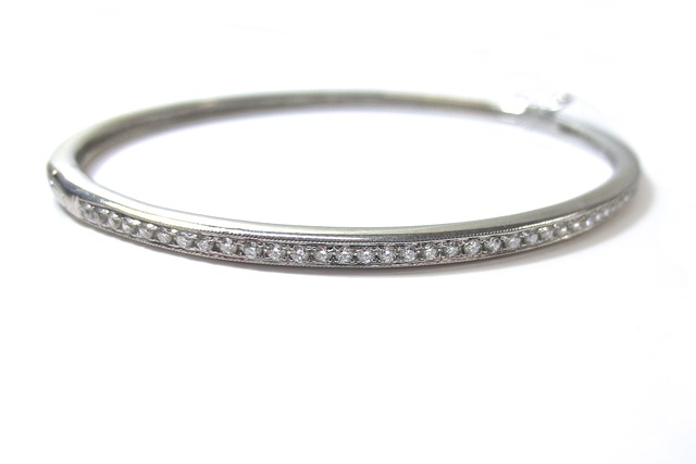 Opdag smukke og elegante diamant armbånd